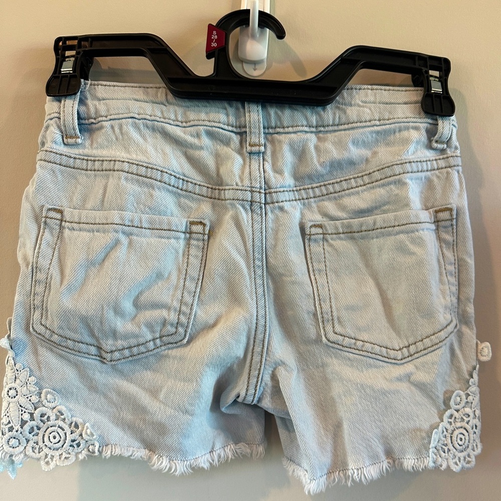 Girls Cat and Jack denim shorts with lace trim. size medium 7/8.
